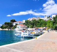 Wie buche ich eine Fähre nach Skiathos