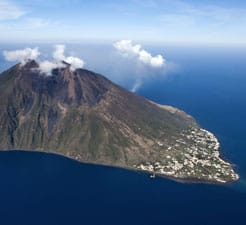 Wie buche ich eine Fähre nach Stromboli